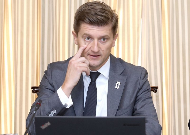 Marić ustuknuo pred poslodavcima, ali zaprijetio trgovcima