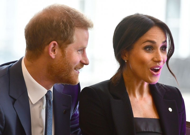 Meghan je prava sretnica: Princ Harry ni u javnosti ne može sakriti koliko je zaljubljen u nju