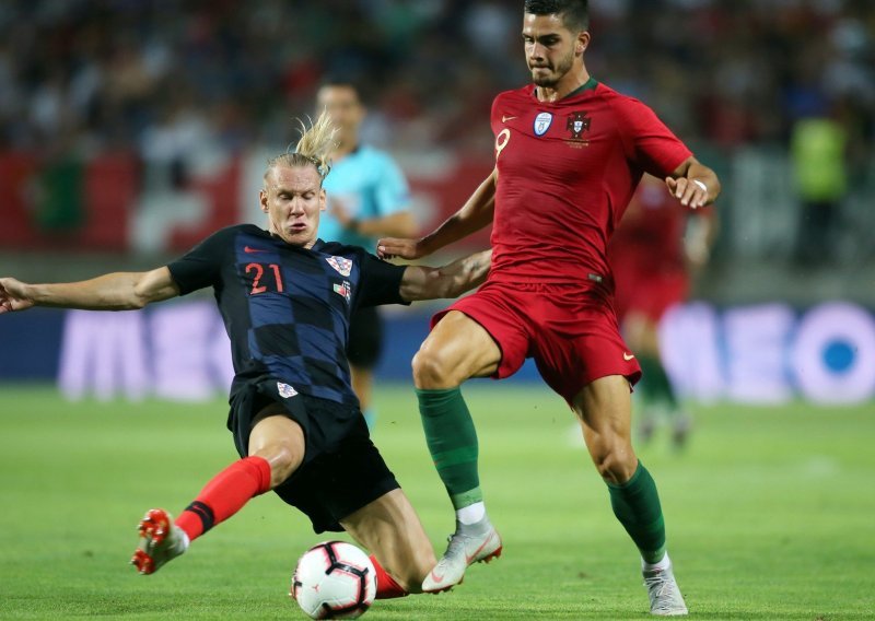 Domagoj Vida iznesen na nosilima; HNS objavio koliko je ozbiljna situacija s našim braničem