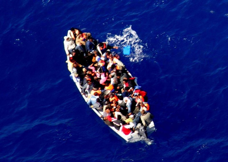 Potonula dva broda s imigrantima u Grčkoj