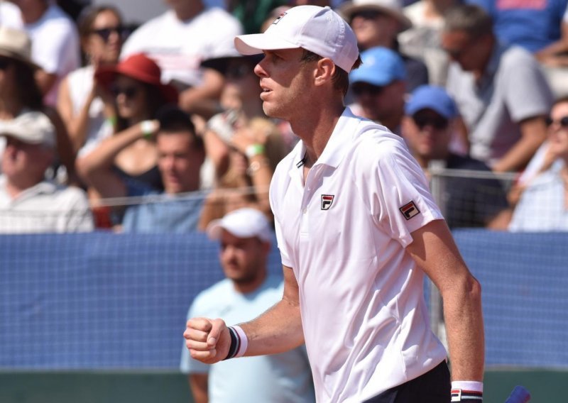 Iznenađujuće moćni Querrey šokirao Čilića, peti meč odlučuje o finalistu Davis Cupa