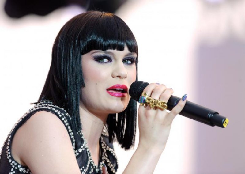 Jessie J obrijat će glavu u dobrotvorne svrhe