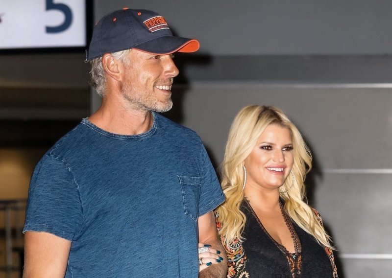 Nakon svih peripetija u trudnoći, Jessica Simpson rodila treće dijete