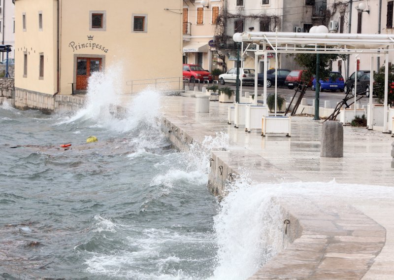 Na sjevernom Jadranu proglašen crveni meteoalarm, pogledajte što nas čeka u ostatku Hrvatske