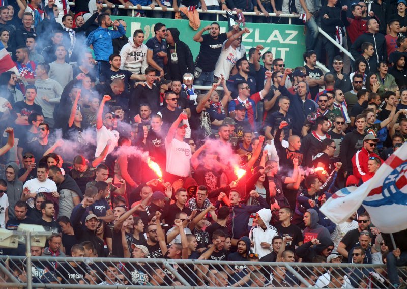 Nakon žestoke kazne Hajduk prodaje ulaznice za Osijek; održan sastanak s vatrogascima i Torcidom