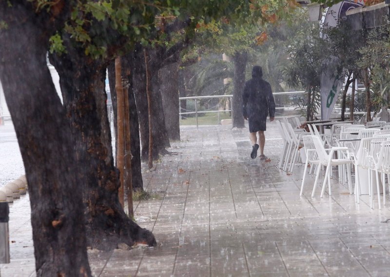 Za vikend još toplije, a od nedjelje prijete potopne kiše