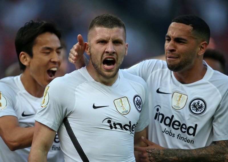 Ante Rebić zabio prekrasan gol pa pokvario dojam crvenim kartonom