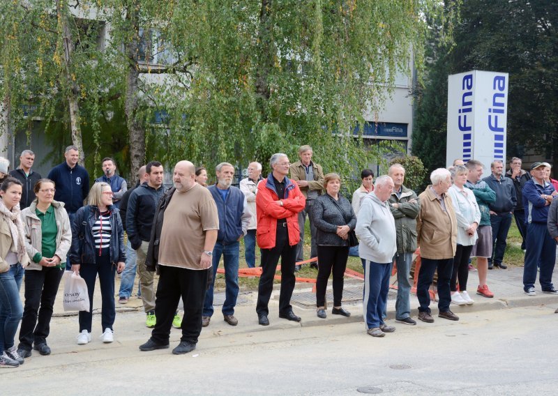 Petrinjci na ulicama prozivali Dumbovića zbog predugih radova