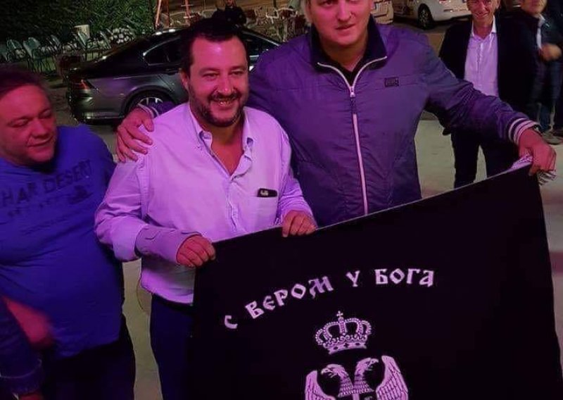 Zamjenik talijanskog premijera Salvini slikao se s četničkom zastavom