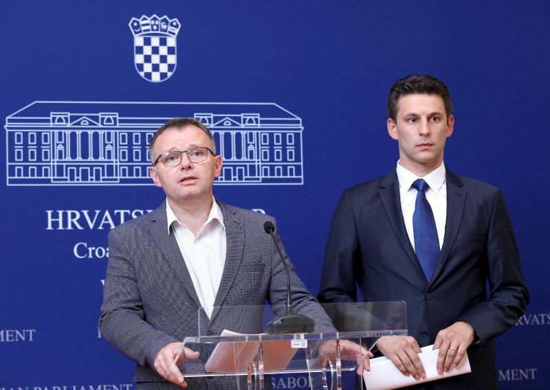 Most pozvao Vladu da povuče predloženi mirovinski paket