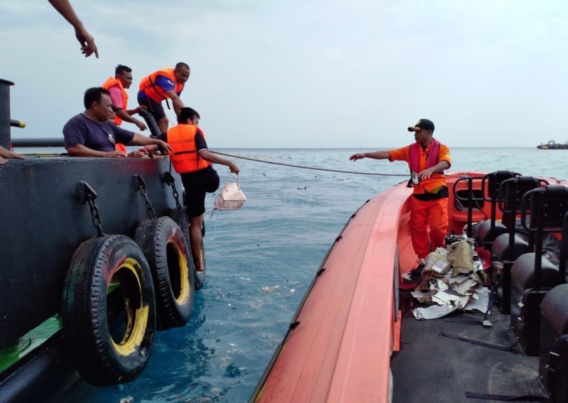 Nastavlja se potraga za srušenim indonezijskim zrakoplovom