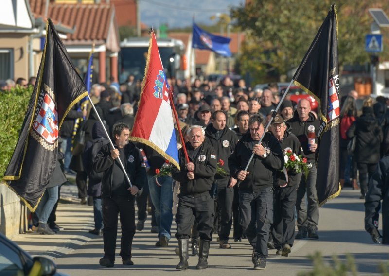 15 tisuća ljudi u Škabrnji, Brkić: Moramo uložiti veliki napor kako bi se počinitelji gnjusnih zločina otkrili