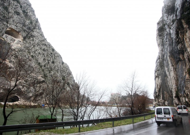 Bizarni tunel iznad Omiša napokon će dobiti smisao