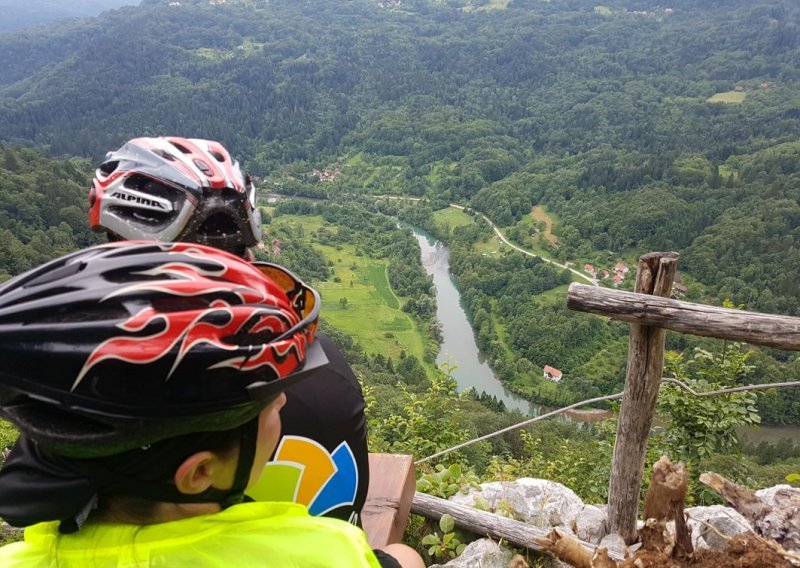 Gorski kotar iz snova: Pitoma divljina, kacige pune šumskih jagoda i još puno sjajnih stvari