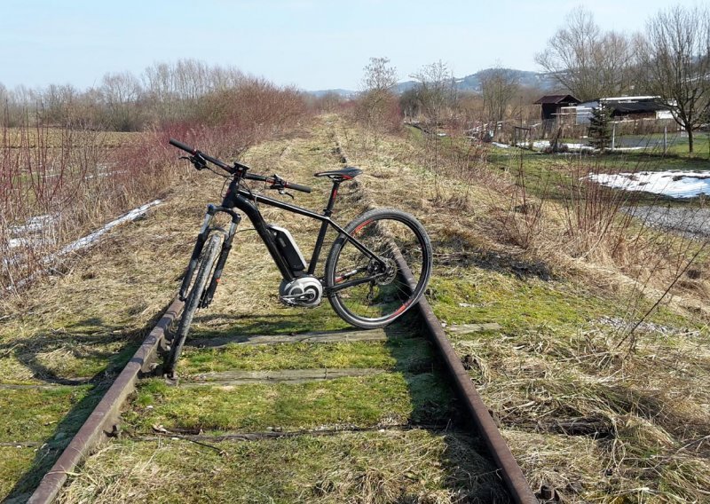 Električnim biciklom uz Sutlu do zagorske bajke na dlanu