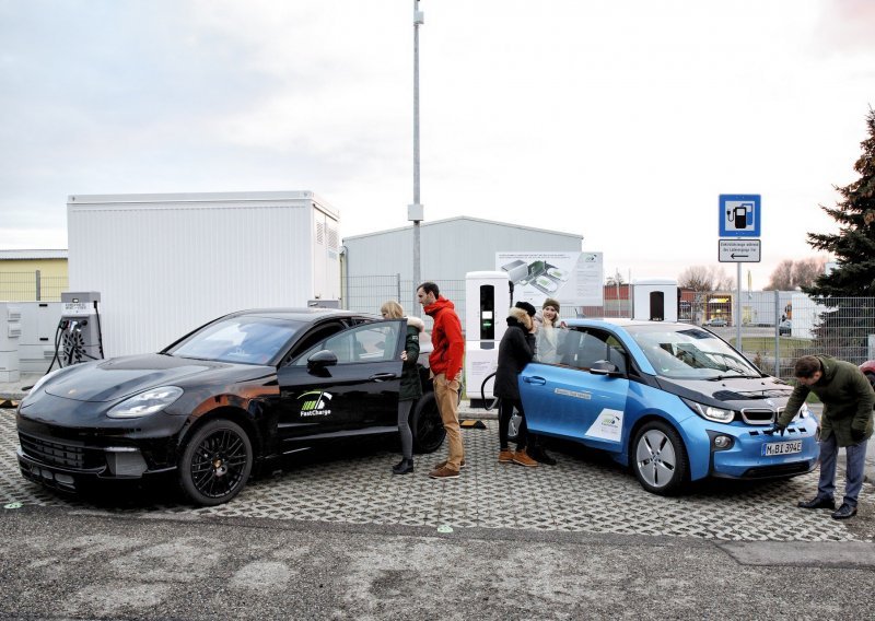 BMW i Porsche demonstrirali super brzo punjenje - 100 km za 3 minute