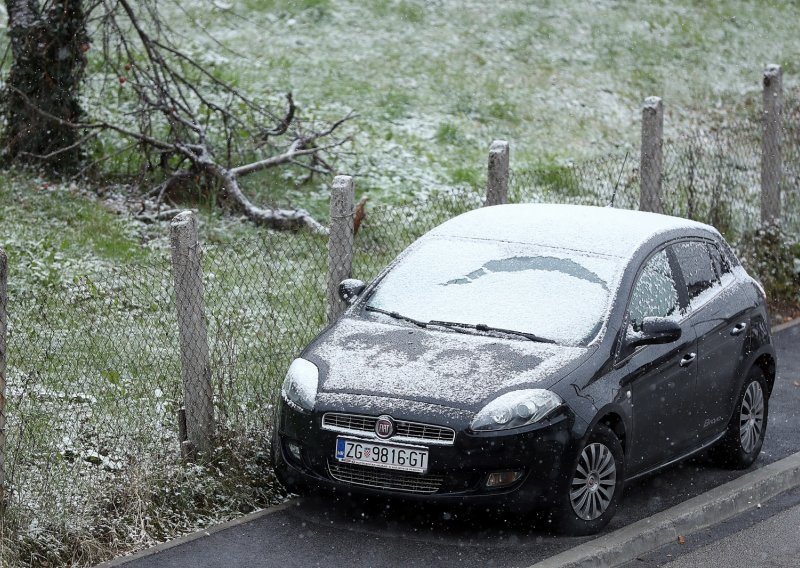 Snijeg zabijelio i Zagreb, a najviše ga ima na Zavižanu i u Gospiću