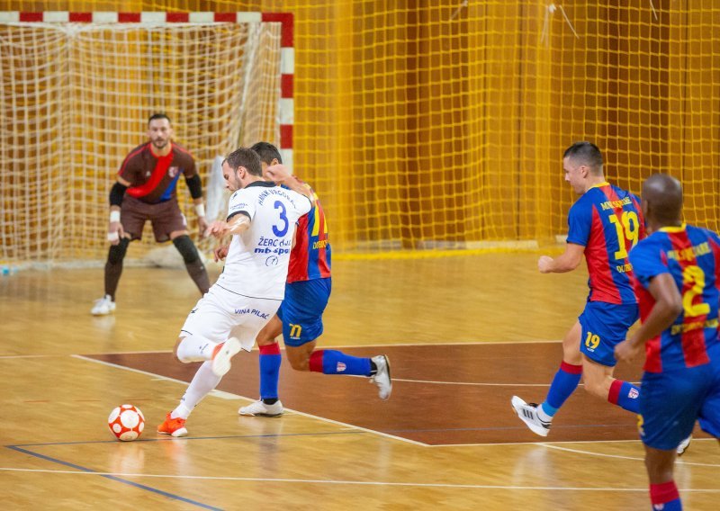 Sramota u Trogiru: Torcida mu zabranila igrati jer navija za Dinamo?!