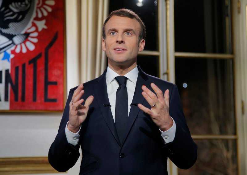 Macronovu operaciju zavođenja "Choose France" ugrožavaju "žuti prsluci"