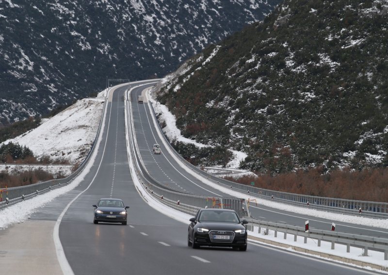 Upozorenje: Za sav promet zatvorena je autocesta A1 između Svetog Roka i Posedarja, evo koja su ostala ograničenja