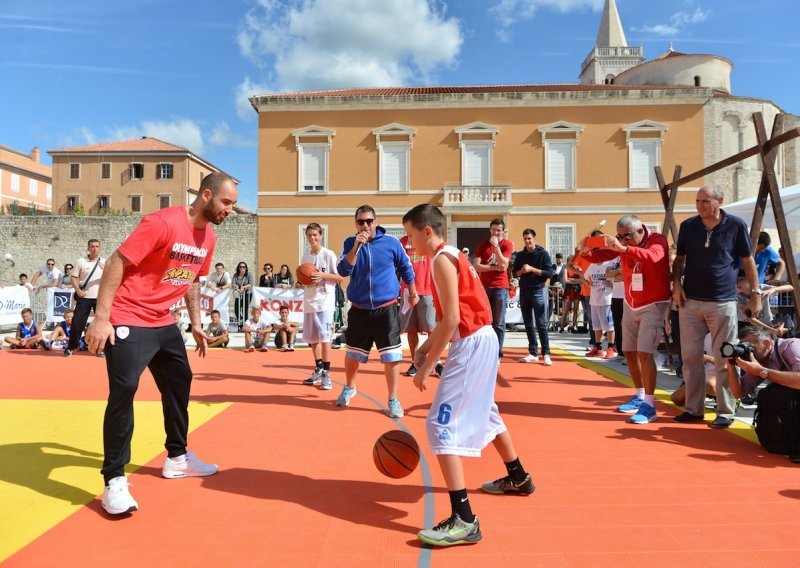 Pogledajte kako su Spanoulis i društvo oduševili zadarske mališane