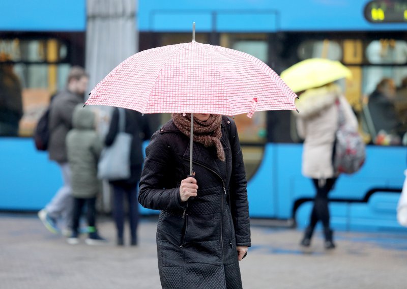 Kišu će zamijeniti susnježica, a do kraja dana moglo bi napadati i 20 centimetara snijega