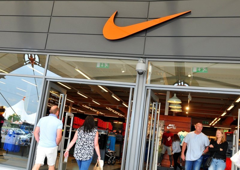 roses outlet nike