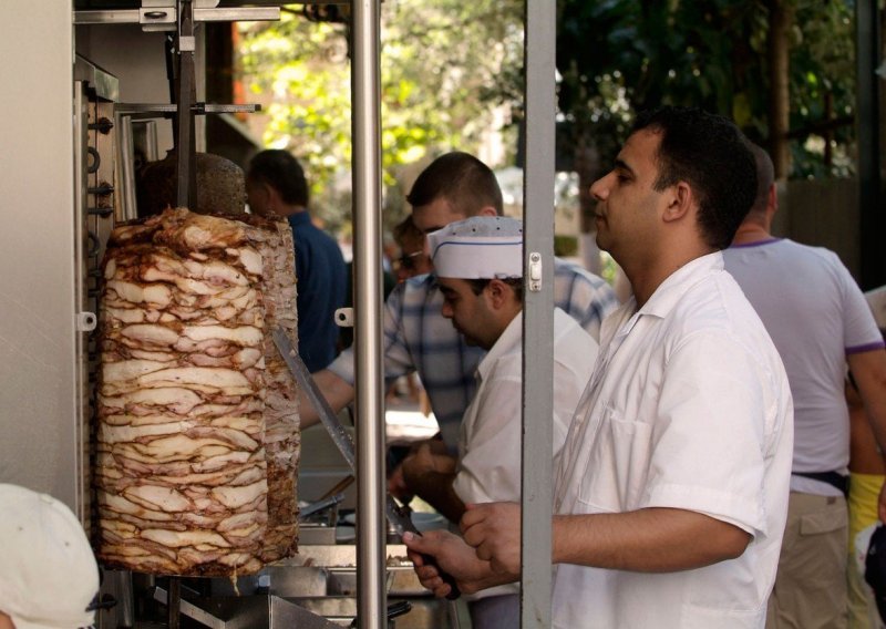 Nakon pobjede u Europskom parlamentu Grci traže zaštitu girosa kao tradicionalnog jela