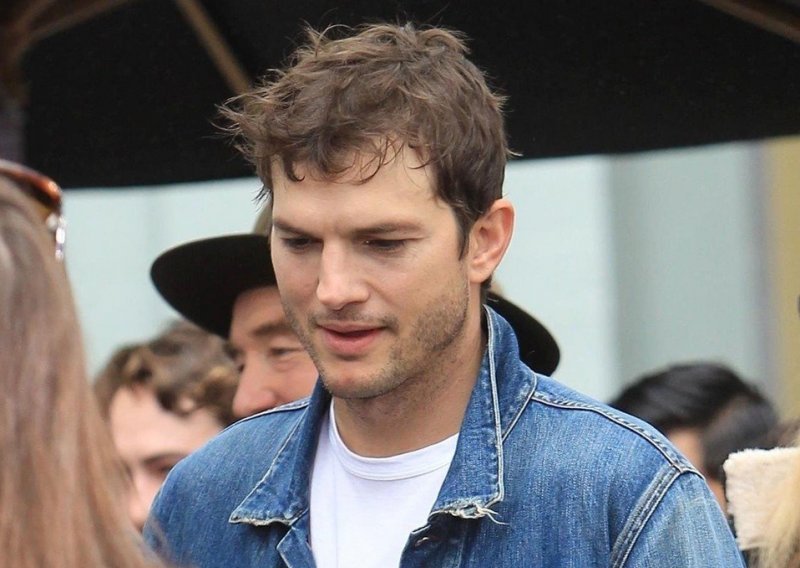 Na suđenju za ubojstvo Ashton Kutcher otkrio: 'Otisci mojih prstiju bili su posvuda'