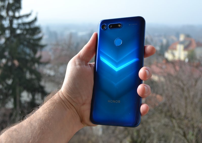 Odskače, i to ne samo po cijeni: Isprobali smo Honor View 20, pogledajte kako nam se svidio