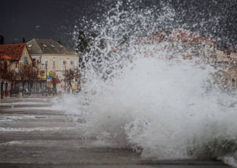 Pogledajte kako je južina cijeli dan 'prala' primorske gradove