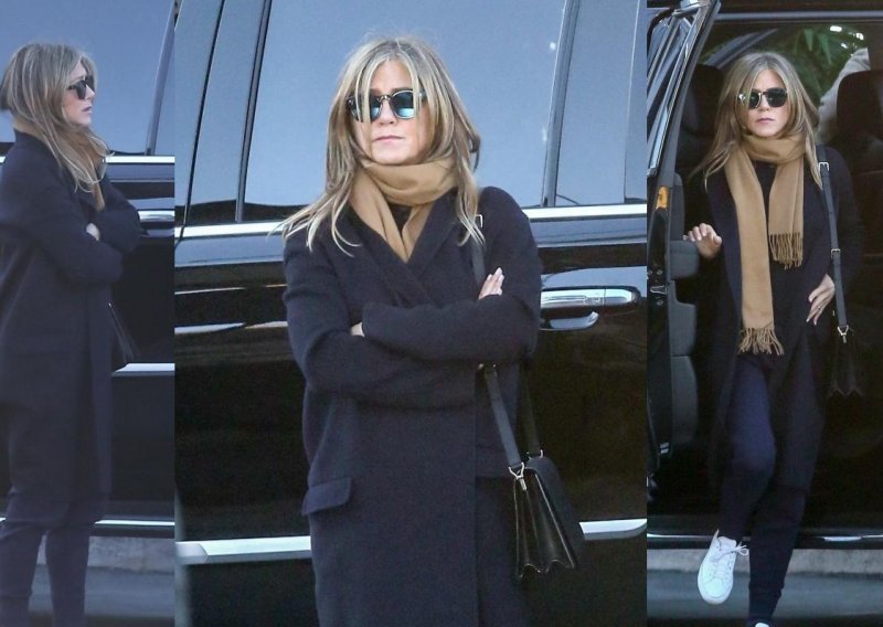 Nakon lude zabave Jennifer Aniston uskočila u omiljene casual komade