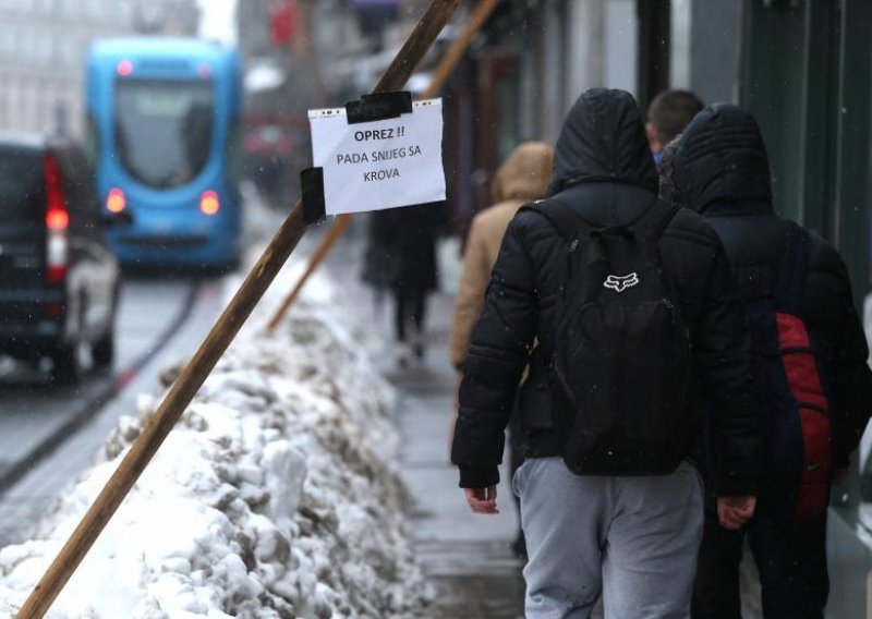 Tko je odgovoran za padanje snijega i leda s krovova?