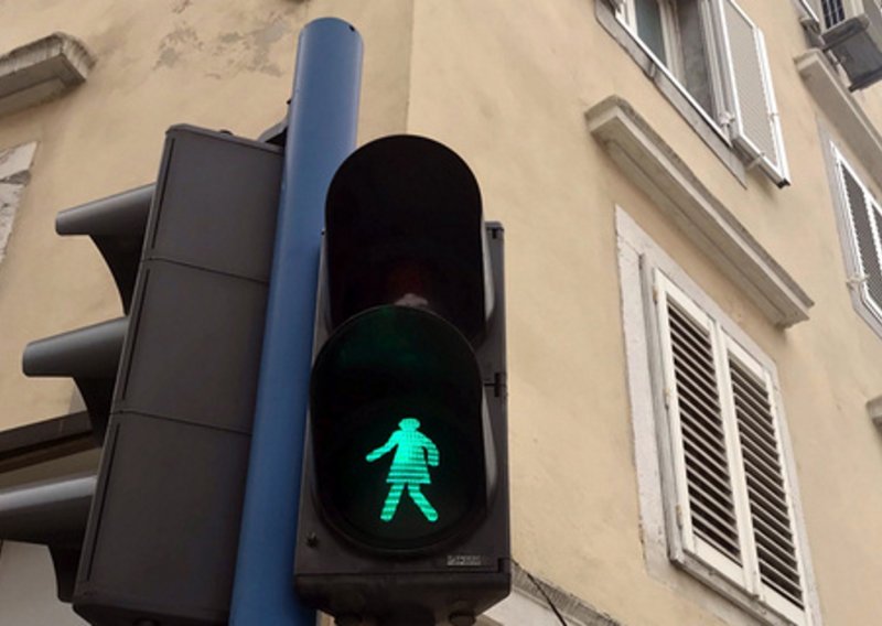 U Hrvatskoj osvanuo prvi 'ženski' semafor, što kažete na ideju?