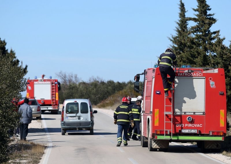 Otac i sin opečeni u požaru kod Omiša, vatra ugašena rano jutros