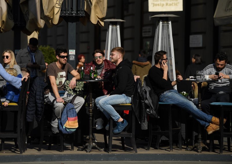 Nakon žestoke bure danas još malo hladnije, a pred kraj tjedna stiže temperaturni šok