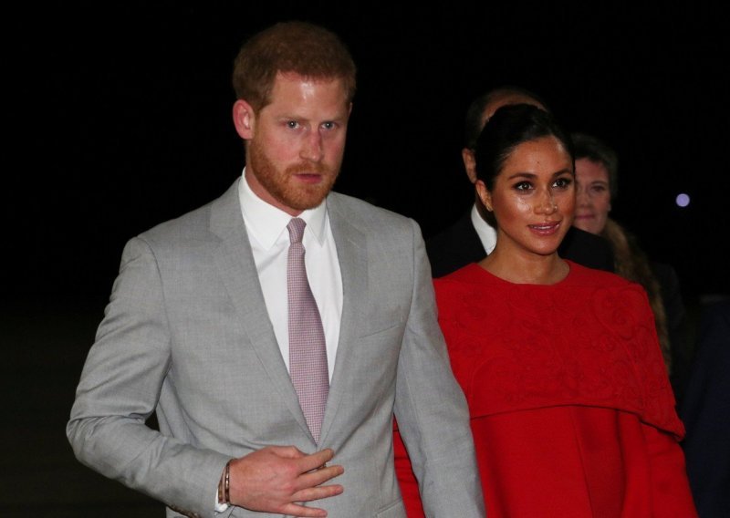 Nakon što je u New Yorku potrošila milijune, Meghan Markle zablistala u skupocjenoj Valentino haljini i Christian Dior štiklama