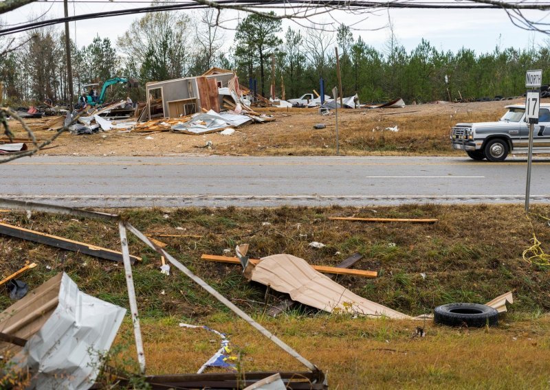 Tornado poharao Alabamu, stradalo najmanje 23 ljudi