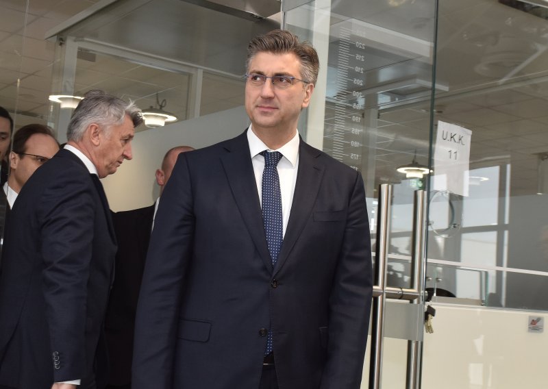 Plenković kaže da stoji iza prijedloga zakona o financiranju političkih aktivnosti "300 posto"