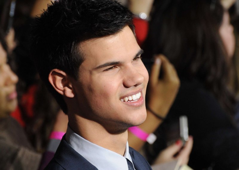 Taylor Lautner slavi 19. rođendan