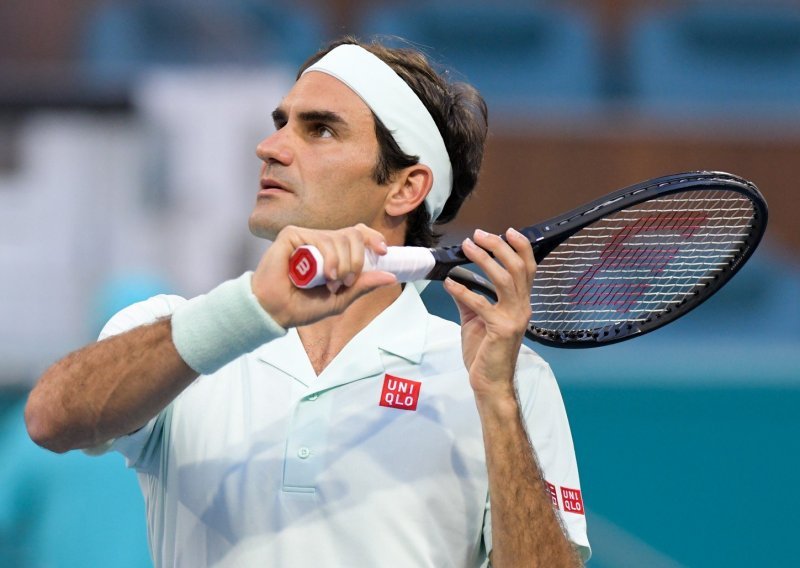 Fantastični Roger Federer za samo 63 minute 'pomeo' Isnera za svoj 101. naslov u karijeri