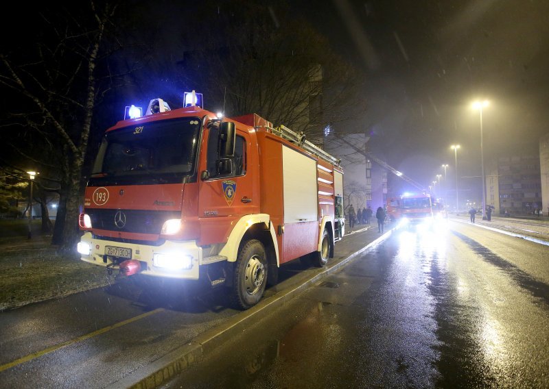 Požar kod hotela Palace u Kaštel Starom