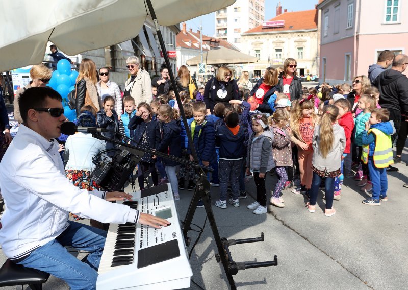 Frendofon i Denis Barta u Karlovcu u akciji podizanja svjesnosti o autizmu