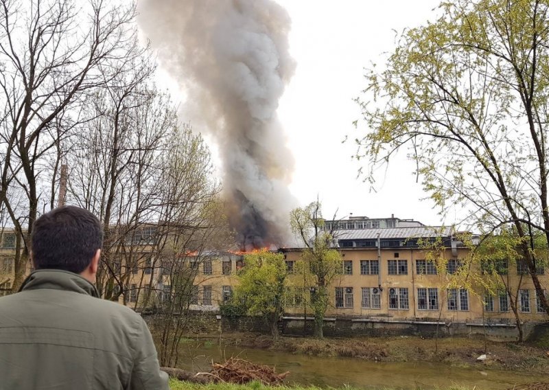 Požar u centru Duge Rese stavljen pod nadzor