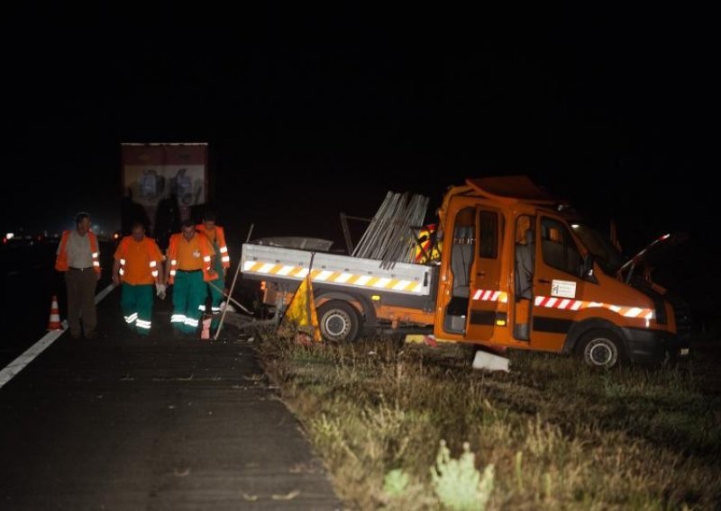 Zapalio se auto, u pomoć došao HAK na kojeg je naletio šleper