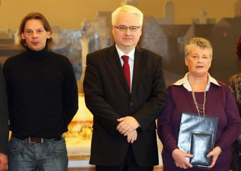 Josipovic posthumously decorates French Vukovar defender