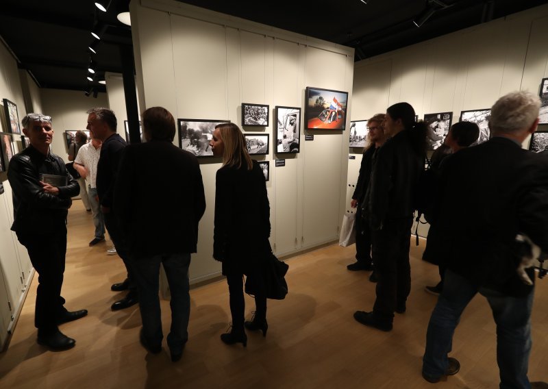 Ovorena izložba ratnih fotografija Zorana Filipovića '1991.'