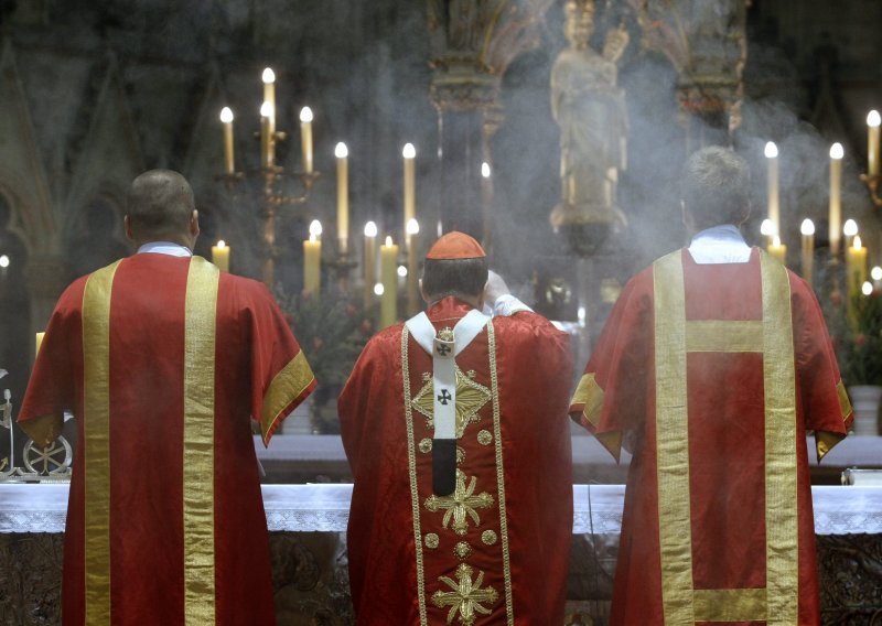 Procesije, mise i blagoslovi: pogledajte kako su vjernici obilježili blagdan Cvjetnice