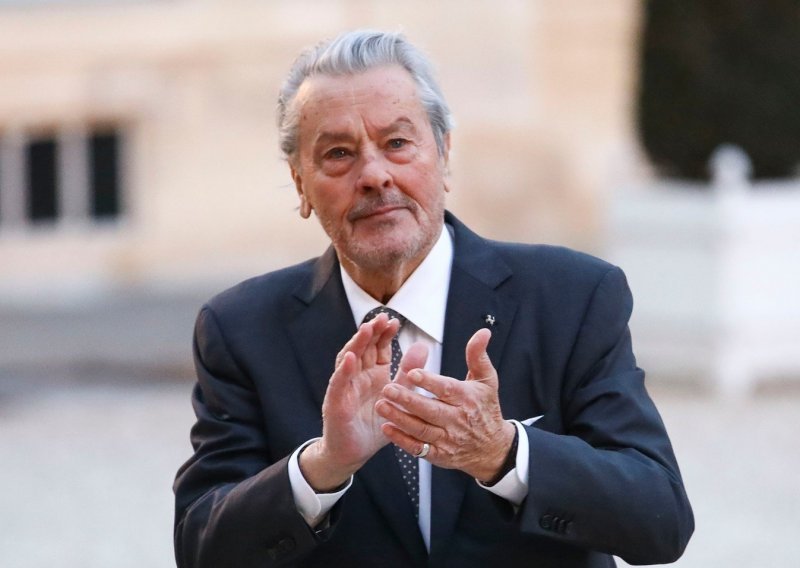 Alain Delon će u Cannesu primiti nagradu unatoč polemici