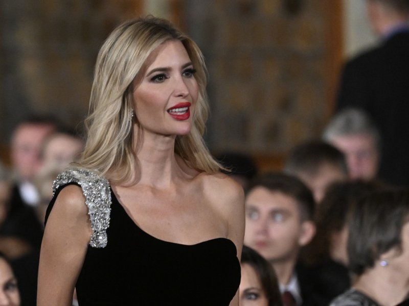 [FOTO] Ivanka Trump Primila Posthumano Priznanje Za Svoju Majku, A U ...